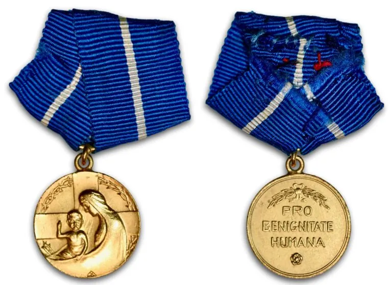 Finland, Pro Benignitate Humana Medal (miniature)
