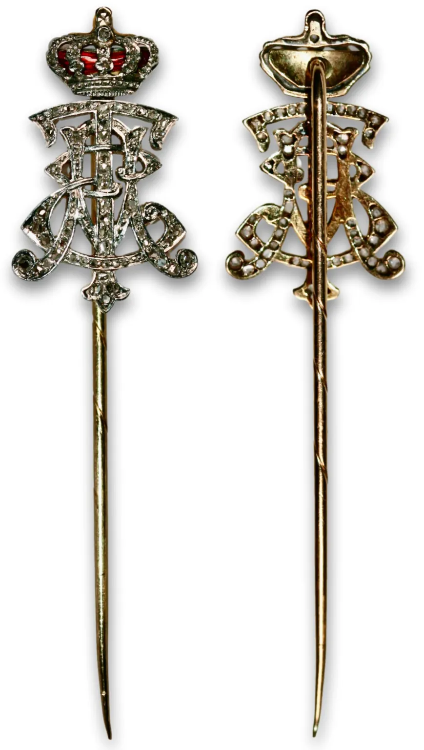 Monogrambrosje i gull og diamanter i sen‑imperial russisk stil (ca. 1900)